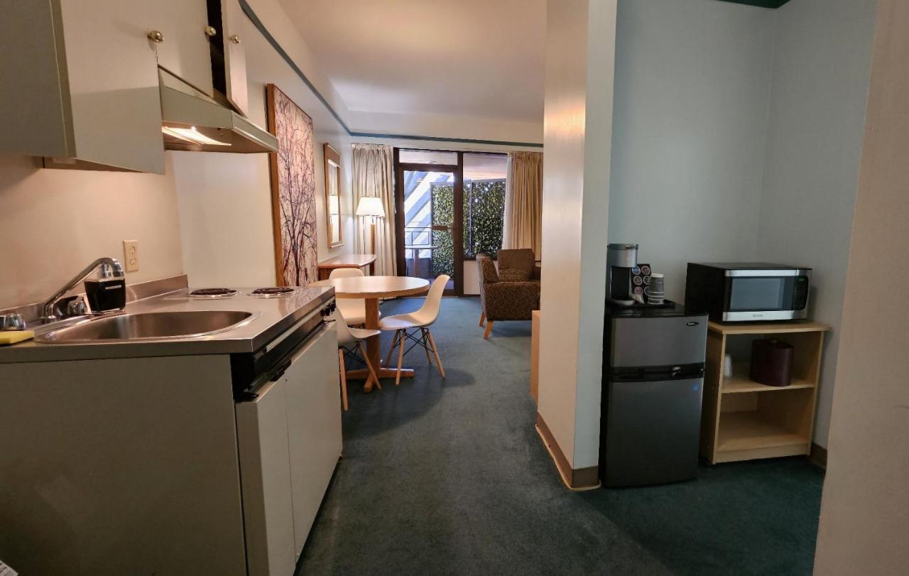 The Cedars Inn Hotel & Convention Centre Gibsons Luaran gambar
