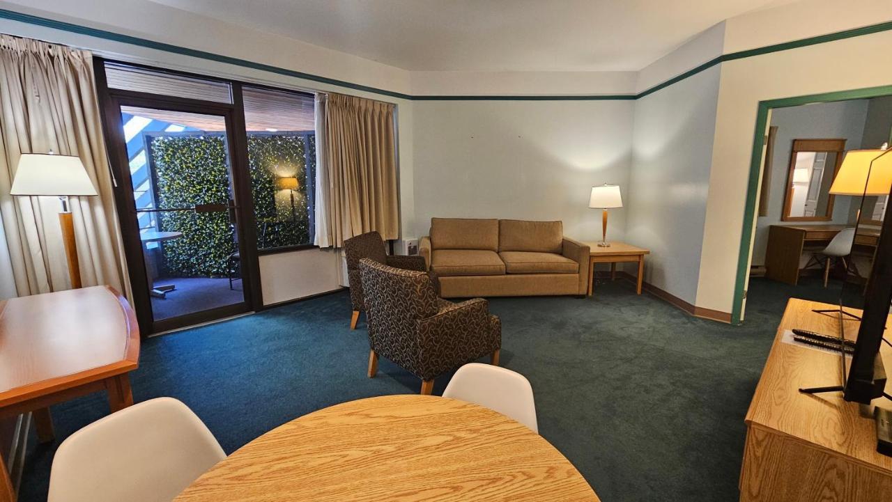The Cedars Inn Hotel & Convention Centre Gibsons Luaran gambar
